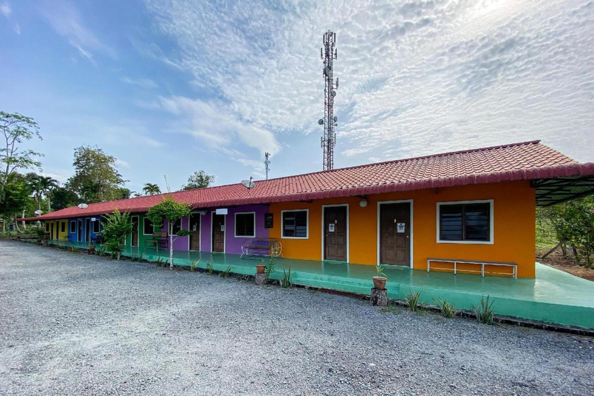OYO 90168 Serambi Pelangi Chalet Changlun Bagian luar foto