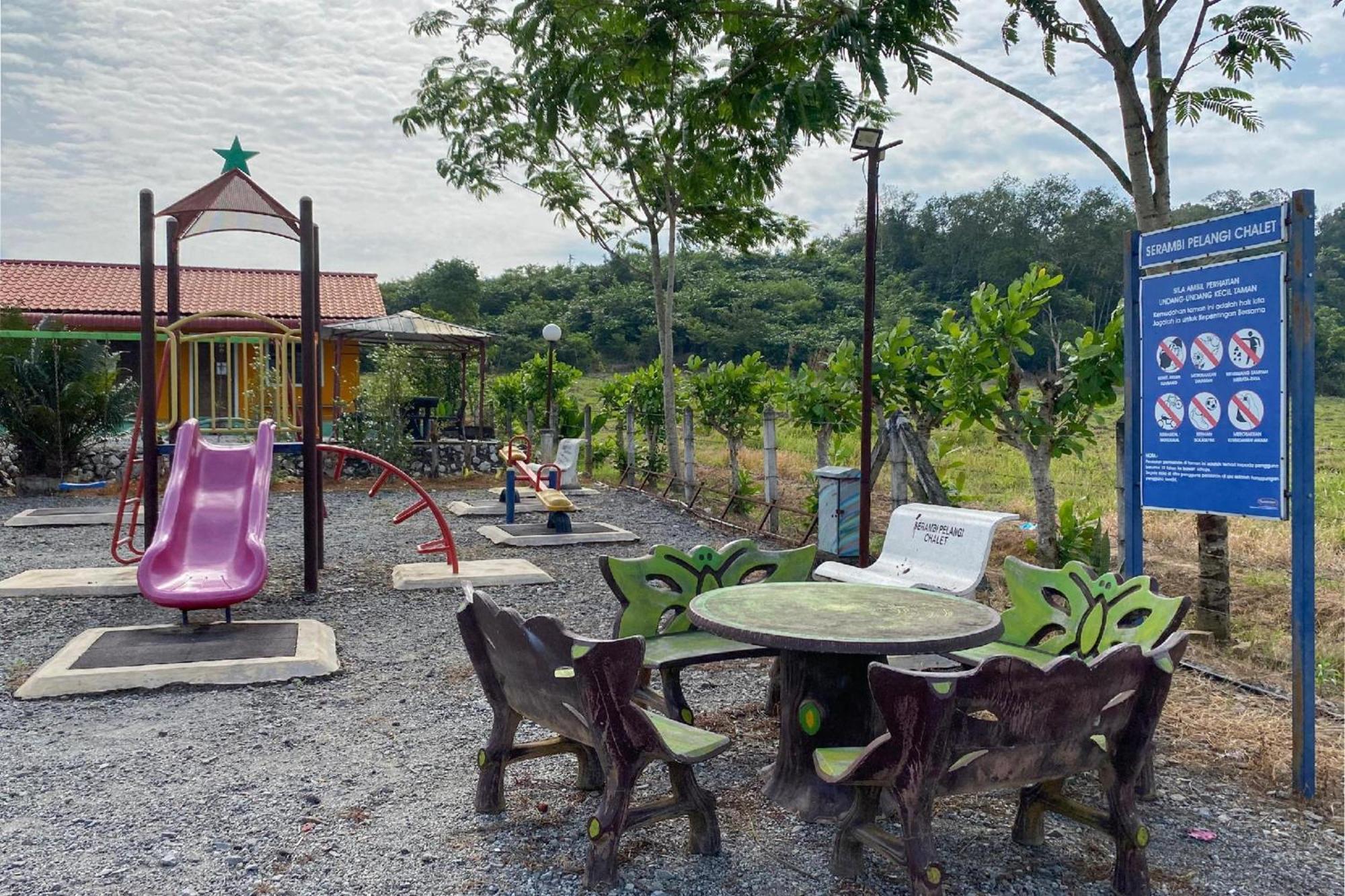 OYO 90168 Serambi Pelangi Chalet Changlun Bagian luar foto