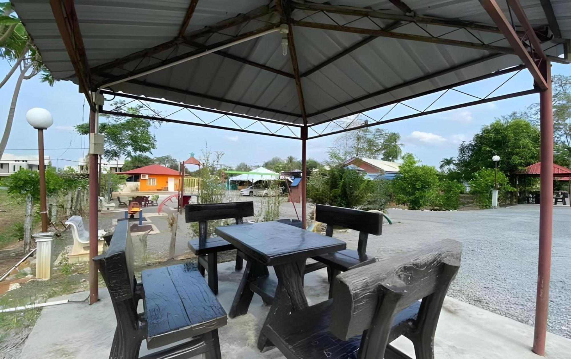 OYO 90168 Serambi Pelangi Chalet Changlun Bagian luar foto