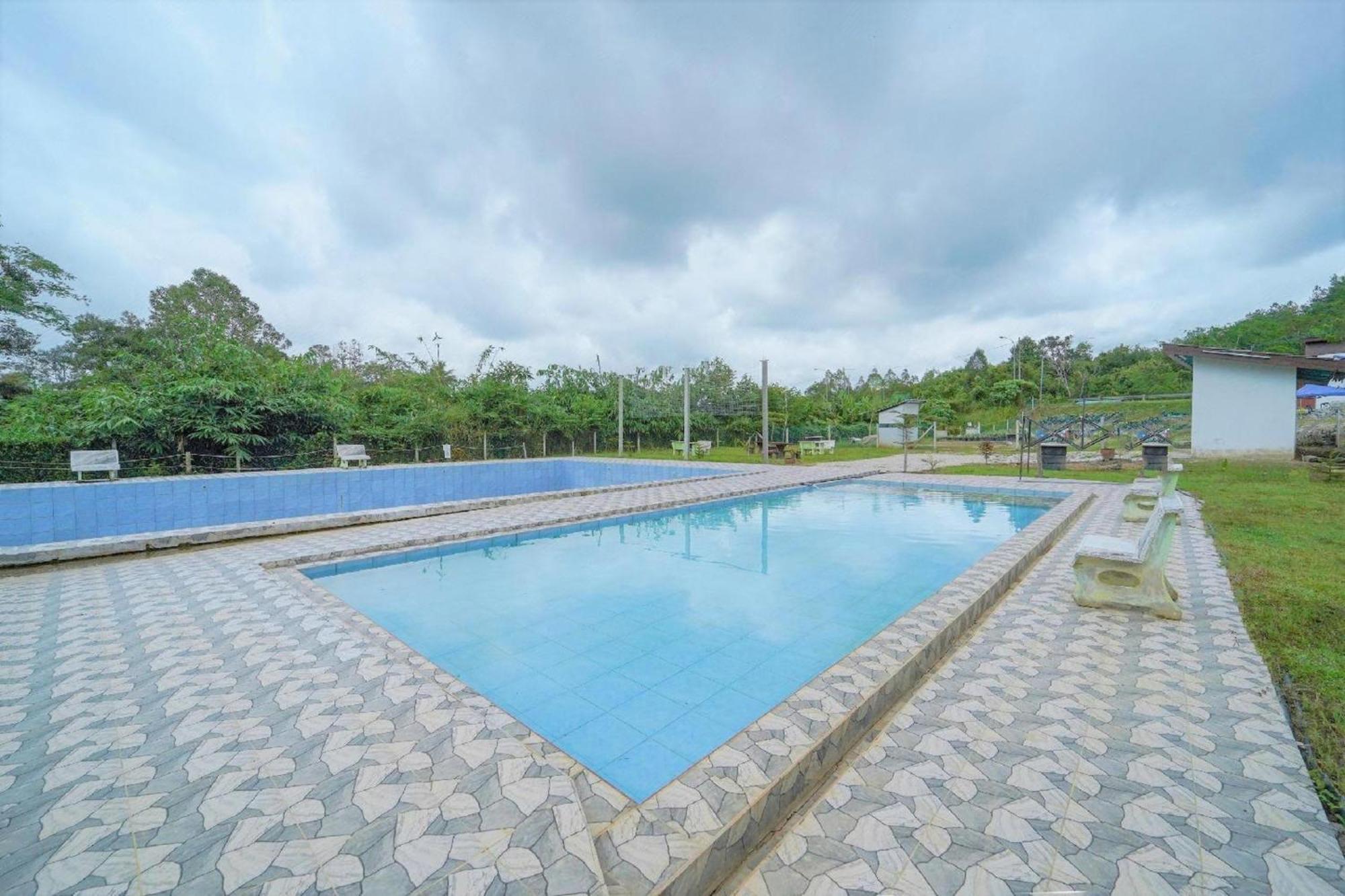 OYO 90168 Serambi Pelangi Chalet Changlun Bagian luar foto