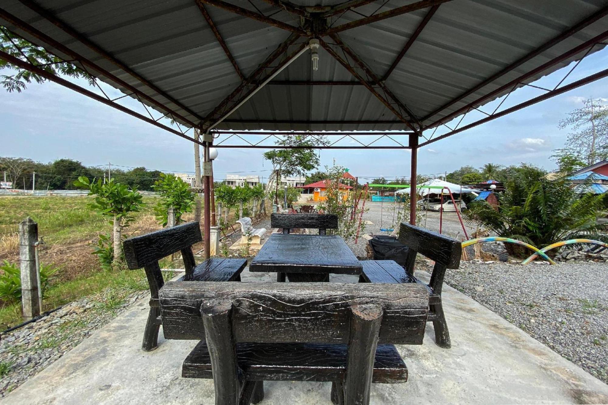 OYO 90168 Serambi Pelangi Chalet Changlun Bagian luar foto